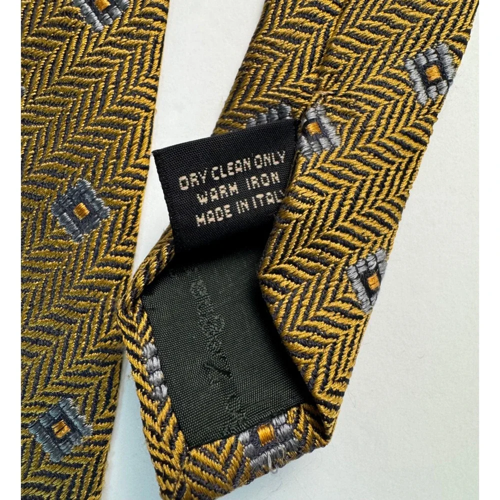 Ermenegildo Zegna Silk Tie Gold Herringbone Geometric Diamond Made in Italy
